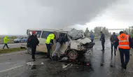 Konya'da kaza : Minibüs yan yattı, sürücü yaralandı