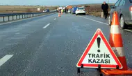 Çorum'da feci kaza : Otomobil refüje çarptı , sürücü yaralandı