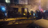 Kadıköy’de galeri yangını : Park halindeki araçlar alev alev yandı