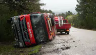 Kastamonu'da itfaiye aracı devrildi : Yangın ihbarına giden 3 itfaiye eri yaralandı