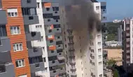 Antalya'da evde oyun oynarken yakılan mum yangın çıkardı : Daire küle döndü
