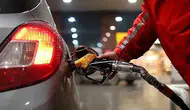 Yarın benzine ve motorine ne kadar indirim geliyor?