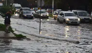 Ankara'da sağanak : Caddelerde su seviyesi yükseldi