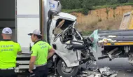 Arnavutköy'de feci kaza : Tıra çarpan kamyonetin sürücüsü öldü