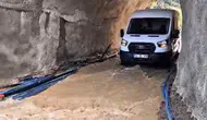 Gaziantep'te alt geçitte mahsur kalan minibüstekiler kurtarıldı