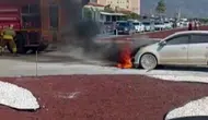 Hatay'da seyir halindeki otomobil alev alev yandı : Motor kısmında patlama yaşandı