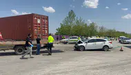 Gaziantep'te feci kaza : Otomobil tıra çarptı, 1 ölü, 4 yaralı