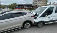 Çorum'da kaza : 3 araç çarpıştı, 2 kişi yaralandı