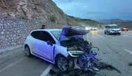 Malatya'da otomobiller kafa kafaya çarpıştı : 1'i ağır 8 yaralı
