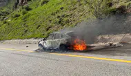 Vauk Dağı'nda seyir halindeki otomobilde yangın paniği