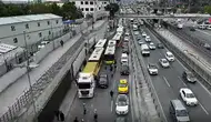 Bahçelievler'de İETT otobüsü arızalandı : Uzun araç kuyrukları oluştu