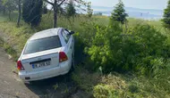 Bursa-Balıkesir kara yolunda otomobil yoldan çıktı : 2 yaralı