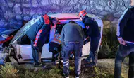Çorum'da ticari araç, istinat duvarından düştü : 2 yaralı