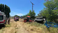 Bingöl'de kaza : Park halindeki traktöre otomobil çarptı, 1 ağır yaralı