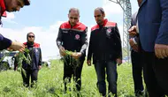 Kars'ın Akyaka ilçesini dolu yağışı vurdu : Tarım alanları zarar gördü