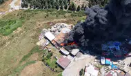 Sultangazi'de 2 hafta önce yanan plastik deposunda yeniden yangın çıktı