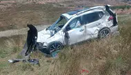 Batman'da kaza : Otomobil şarampole yuvarlandı, 2 kişi yaralandı