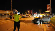 Erzincan'da çarpışan otomobiller hurdaya döndü : Yaralılar var