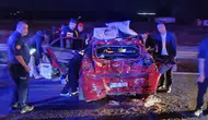 Bolu’da tırın çarptığı otomobil kullanılamaz hale geldi : 3 yaralı