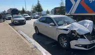 Uşak Banaz’da zincirleme kaza : 3 araç birbirine girdi, 4 kişi yaralandı