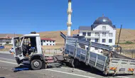 Elazığ’da kamyonlar çarpıştı : Dorse yerinden çıktı, 1 kişi yaralandı