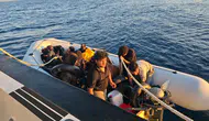 İzmir açıklarında 1'i çocuk 20 düzensiz göçmen yakalandı