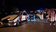 Erzincan-Gümüşhane karayolunda kaza : Araçta sıkışan yaralıyı itfaiye kurtardı