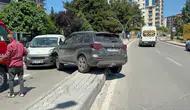 Samsun'da SUV ile hafif ticari araç çarpıştı, 2 kişi yaralandı
