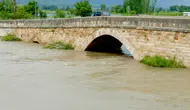 Tokat'ta sağanak : Yeşilırmak taştı, taş köprü sular altında kaldı