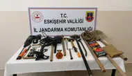 Eskişehir’de kaçak kazı operasyonu : Define arayan 3 şüpheli suçüstü yakalandı