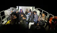 Bodrum açıklarında sürüklenen bottaki 3'ü çocuk 19 göçmen kurtarıldı