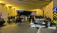 Bakırköy'de otomobil ile ticari araç çarpıştı : 5 yaralı