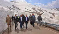 Bayburt’ta karla mücadele sürüyor : Yayla yolları açılıyor