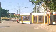 Eskişehir'de çocukların tehlikeli tramvay yolculuğu