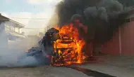 Hatay Kırıkhan’da saman yüklü tır alevlere teslim oldu