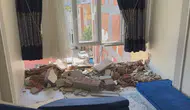 Esenyurt'ta yıkımı yapılan bina yanındaki binaya zarar verdi