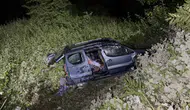 Samsun'da ticari araç şarampole yuvarlandı : 2 yaralı