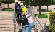 Marmaris'te narkotik operasyonu : Uyuşturucu ve dövizlerle yakalanan 3 şüpheli tutuklandı
