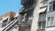 İzmir'de apartman dairesinde korkutan yangın : 4 kişi dumandan etkilendi