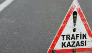 Düzce - Sakarya sınırında kaza : Araç bariyerlere saplandı