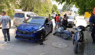 Bursa'da otomobil ile çarpışan motosiklet sürücüsü yaralandı