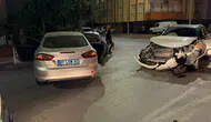 Manavgat'ta 2 otomobil çarpıştı : 4 kişi yaralandı