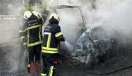 Kayseri'de müstakil evin otoparkında park halindeki otomobil yandı