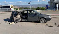 Elazığ’da otomobil direğe çarptı : 1’i ağır 3 yaralı