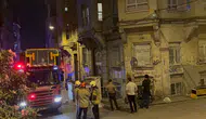 Beyoğlu'nda panik : Bodrum katının duvarı çöktü