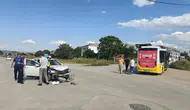 Bursa'da özel halk otobüsü ile otomobil çarpıştı : 3 yaralı