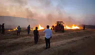 Kırıkkale'de 60 dönümlük arazideki saman balyaları alevlere teslim oldu