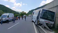 Bilecik-Bozüyük kara yolunda midibüs tıra çarptı : 6 yaralı