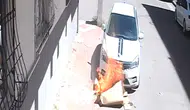 Batman'da çocukların yaktığı karton aracı tutuşturdu