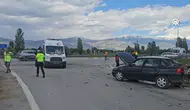 Erzincan'da 2 otomobil çarpıştı, 4 kişi yaralandı